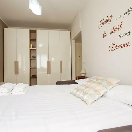 Lorenteggio Apartament