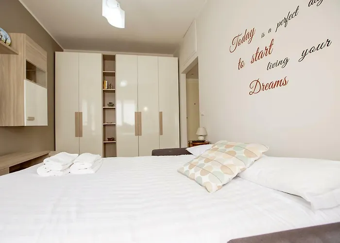 Lorenteggio Apartament